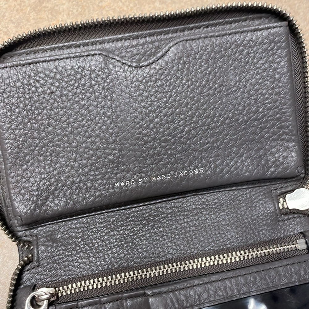 Marc by Marc Jacobs taupe leather wallet purse wristlet - Picture 6 of 10